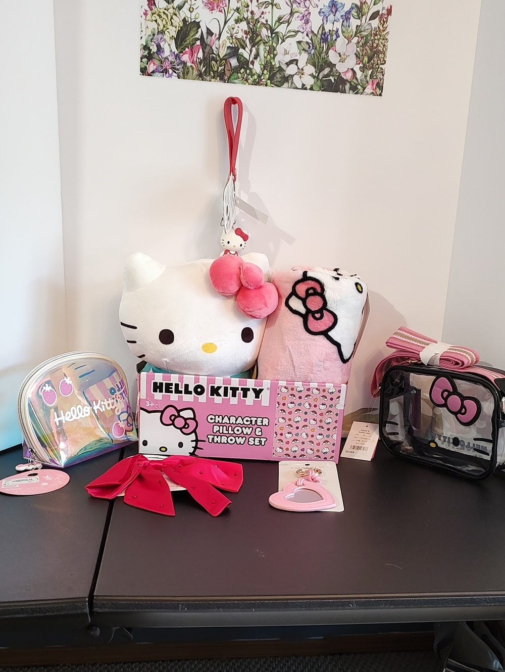 Hello Kitty Big Beautiful Bundle - Picture 1 of 14